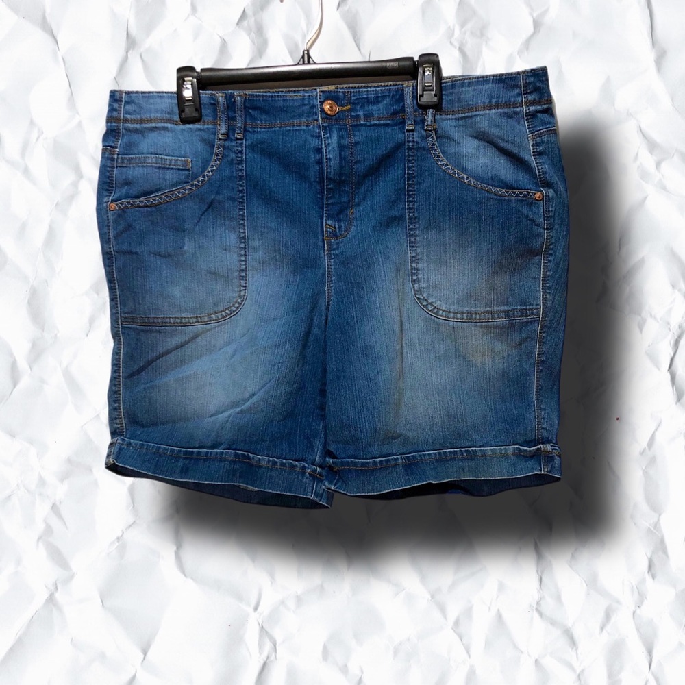 3/20$ Gloria Vanderbilt All Aboard Slimming Effect Denim Shorts SZ 16W